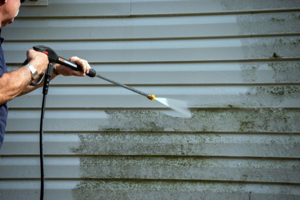 Vinyl Siding Power Washing in Granger